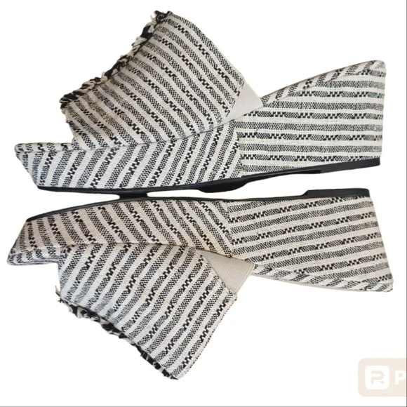 Black & White Striped Wedges Fringe Detail Size 9 Vera Wang - Picture 4 of 15